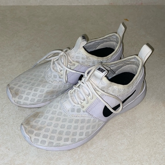 NIKE SIZE 6 WOMENS - Picture 1 of 6
